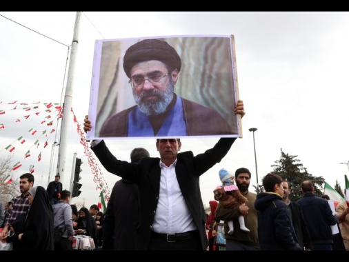 Pasdaran, 'fedeltà e totale obbedienza a Mojtaba Khamenei'