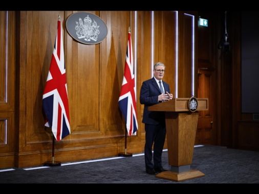 Gb smentisce la partenza di una portaerei per la guerra contro l'Iran