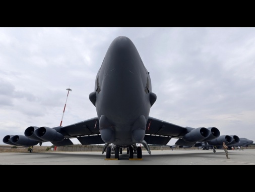 Guerra all'Iran, altri 3 bombardieri B-52 Usa atterrati in base Gb
