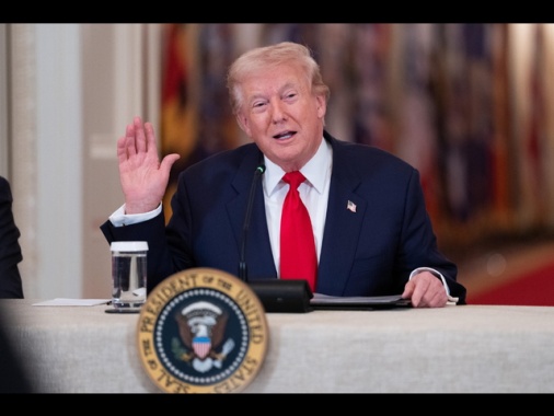 Trump, 'rinunceremo ad alcune sanzioni per le turbolenze sul petrolio'