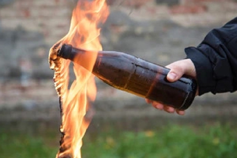 Molotov contro il rivale: condannato