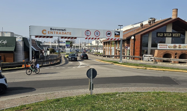 Tradate, la vittima grida: ladre in fuga