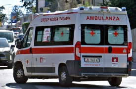 Cade dalla bici sul lungolago: grave 61enne