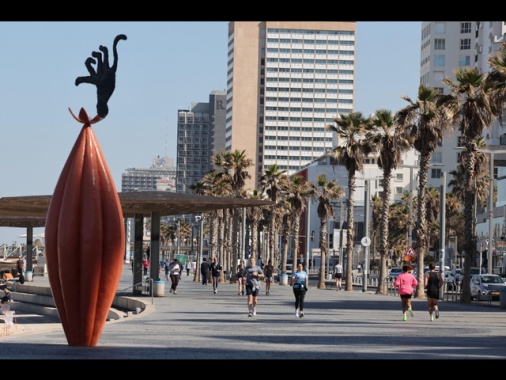 Iran avverte, 'colpiremo banche e centri economici di Usa e Israele'