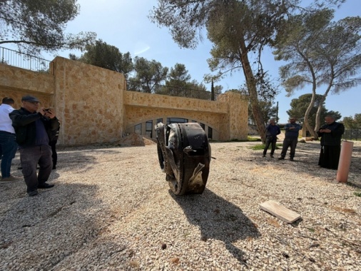 Frammenti di missile su scuola elementare della Custodia a Gerusalemme