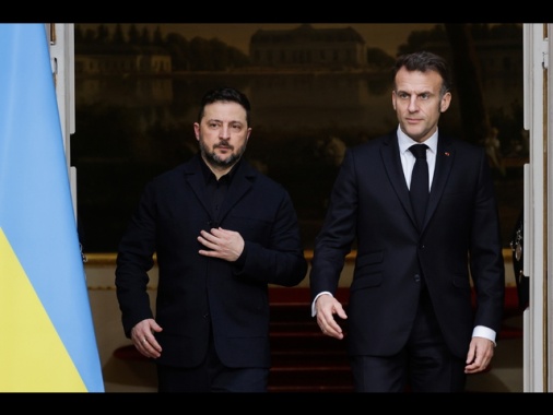 Macron, 'Russia sbaglia se pensa di avere respiro per guerra in Iran'