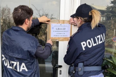 Coca in bagno, alcolici ai minorenni: bar chiuso a Busto