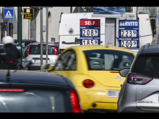 Mimit, prezzo medio benzina self è a 1,84 euro, gasolio a 2,07 euro