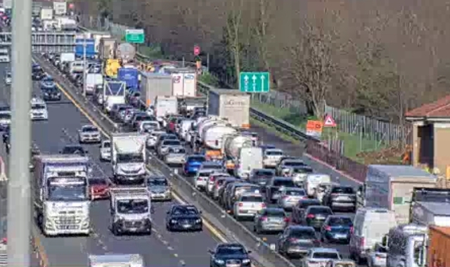 Il traffico bloccato tra Castellanza e Busto Arsizio lungo la A8