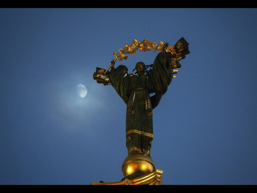 Media, frammenti di drone russo su piazza Maidan a Kiev