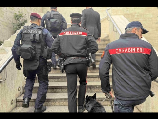 Abusi ripetuti su minore in metropolitana, arrestato 60enne a Roma