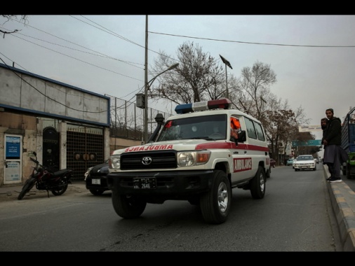 'Almeno 30 corpi estratti dalle macerie del centro medico di Kabul'