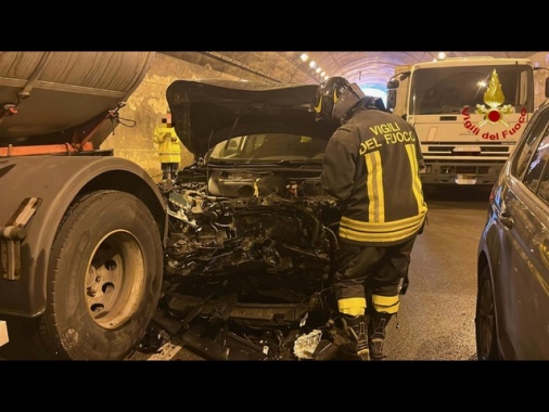 Maxi tamponamento in galleria Messina-Palermo, 'coinvolti 80 mezzi'