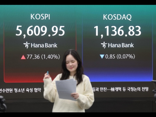Borsa: tecnologici e petrolio spingono l'Asia, attesa per la Fed