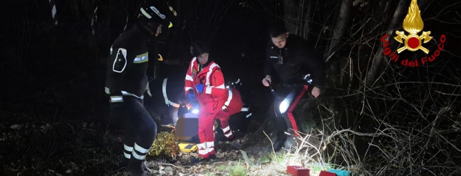 Novantenne bloccata nel bosco: la salvano di notte