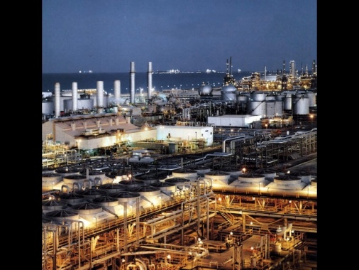 Riad, drone ha colpito la raffineria Samref nel porto di Yanbu