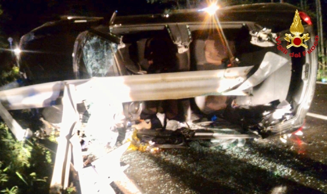 Il guardrail si conficcò nell’abitacolo dell’auto