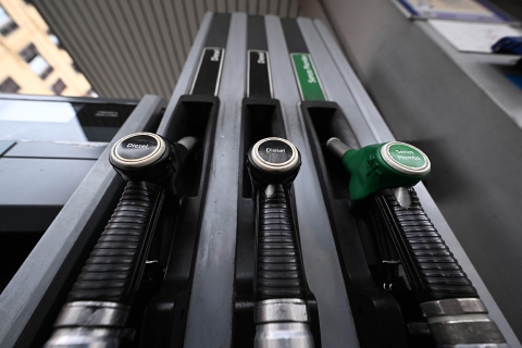 Tagli delle accise ignorati e aumenti: è caos carburanti