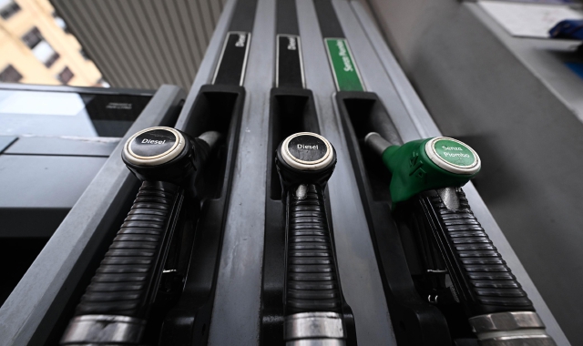 Tagli delle accise ignorati e aumenti: è caos carburanti