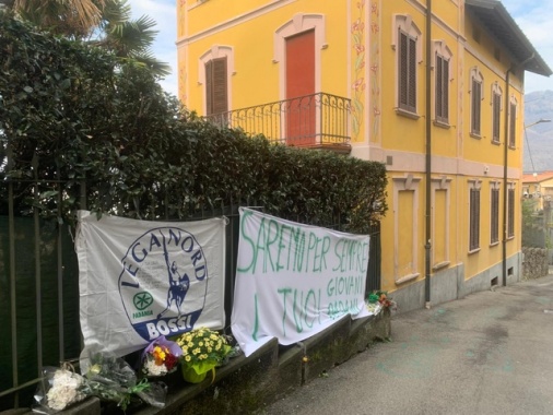 A Pontida già centinaia di militanti della Lega per l'ultimo saluto a Bossi