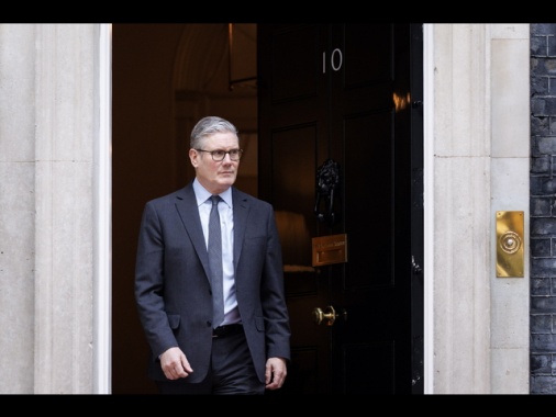 Ambulanze di un ente ebraico a fuoco a Londra, per polizia è 'atto antisemita'