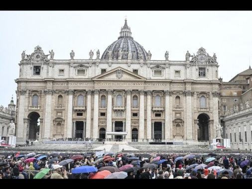 Il Papa, 'lo sviluppo tecnologico al servizio della guerra è regresso'