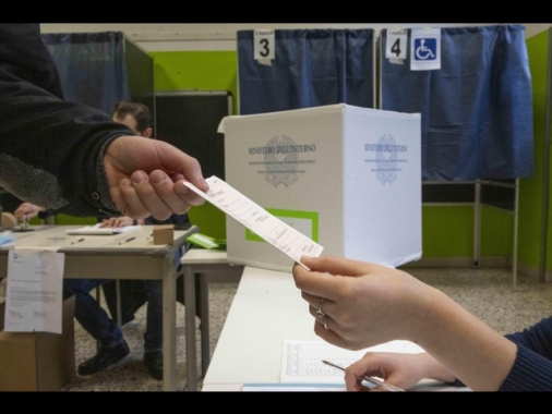 Referendum: exit poll Opinio-Rai, NO in vantaggio al 49-53%, SI' al 47-51%