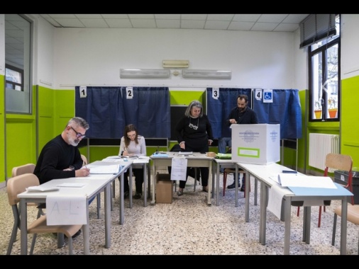 Instant poll Swg-La 7, NO in testa con forchetta 49-53%, SI' al 47-51%
