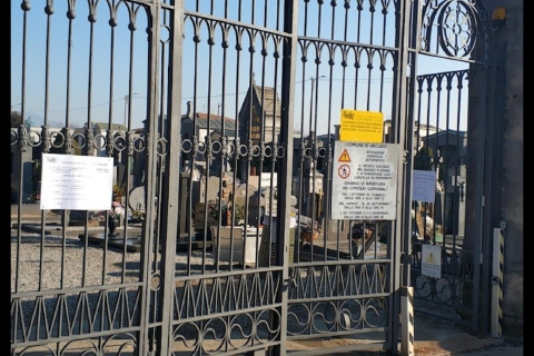 Arcisate: ossari aperti, raid sacrilego al cimitero