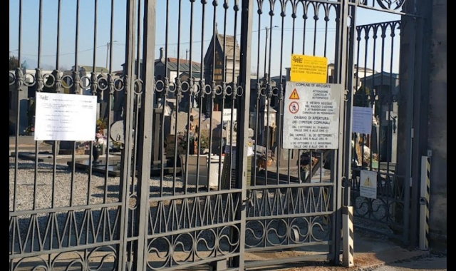 L’ingresso del cimitero di Arcisate