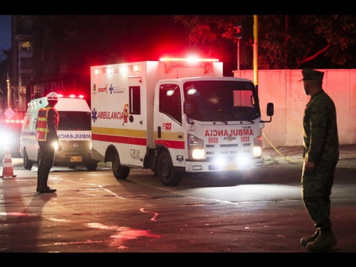 Aereo militare caduto in Colombia, il bilancio sale ad almeno 66 morti e decine di feriti