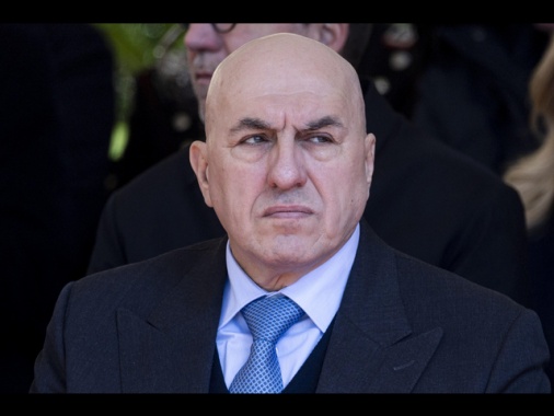 Crosetto, 'magistratura non sia al fianco o contro classe politica'