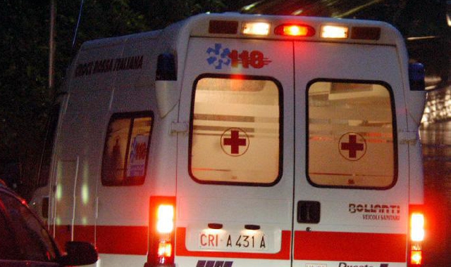 Sul posto è intervenuta un’ambulanza  (foto archivio)