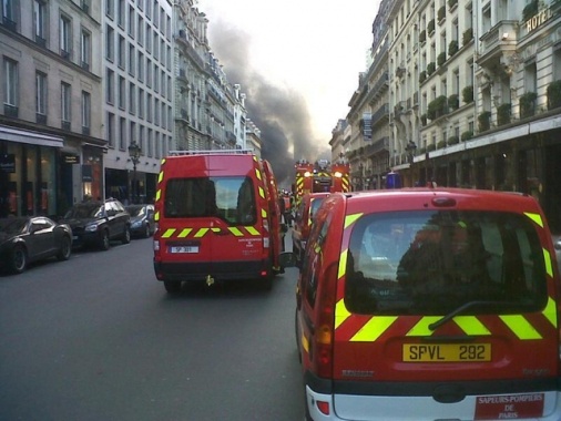 In fiamme a Parigi l'Hotel Bristol a due passi dall'Eliseo