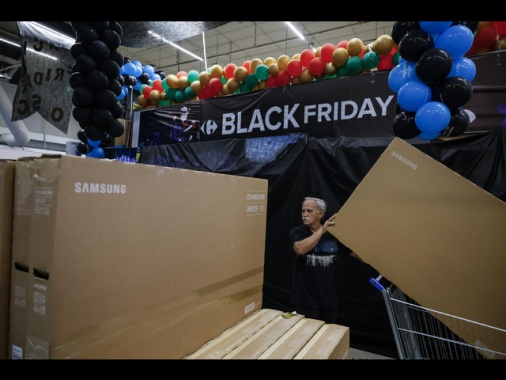 Indagine Ue su sconti Black Friday, pratiche irregolari per il 30% dei siti