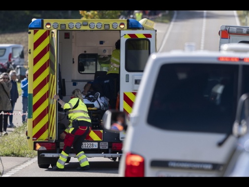 Francia, incidente ad un bus di turisti israeliani, un'adolescente morta
