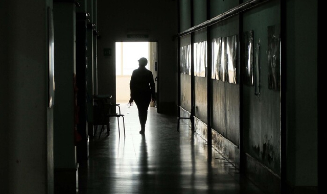 Sospeso prof accusato di molestie sessuali