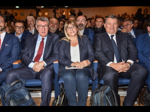 Primo maggio per 'lavoro dignitoso', Landini, Fumarola e Bombardieri a Marghera