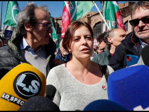 Salis, 'dagli agenti domande sulla manifestazione e nessun verbale'