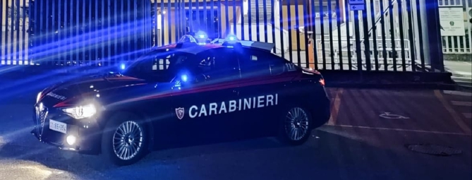 Minaccia compagno di scuola col martelletto