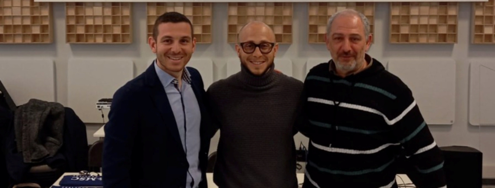 L’arbitro Calzavara tra gli studenti del Manzoni