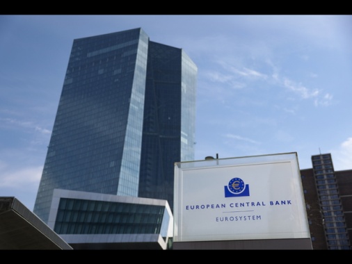 Bce, salgono i rischi di stabilità finanziaria, anche per il debito sovrano