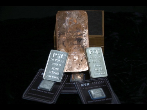 L'oro sale ancora, a 4.686,78 dollari