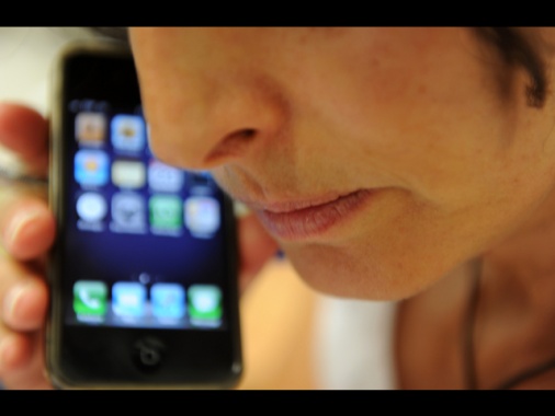 WhatsApp scopre una versione falsa creata da azienda italiana, spiati 200 utenti