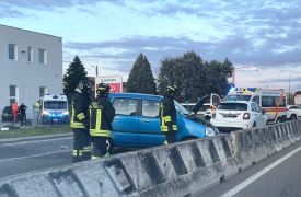 Tamponamento sulla Statale: auto si ribalta su un fianco