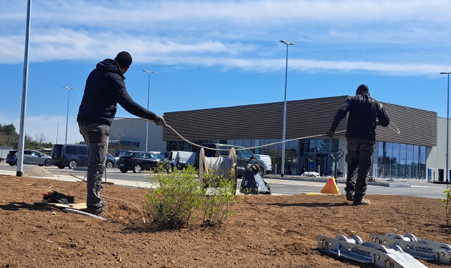 Gli ultimi ritocchi in vista dell’apertura di un nuovo supermercato a Cairate