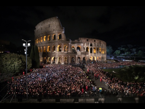 Via Crucis del Papa, chi decide le guerre ne risponderà a Dio