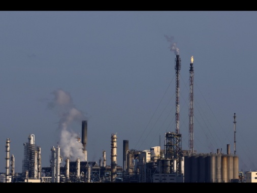 Il prezzo del petrolio torna a salire (+0,22%) dopo mancata tregua