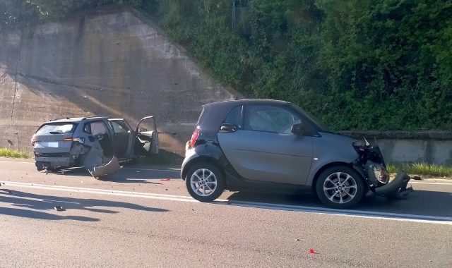 Scontro sulla Provinciale, paura a Gavirate