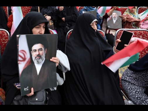 Nuovo messaggio di Khamenei, 'crimini e uccisioni non ci scalfiranno'